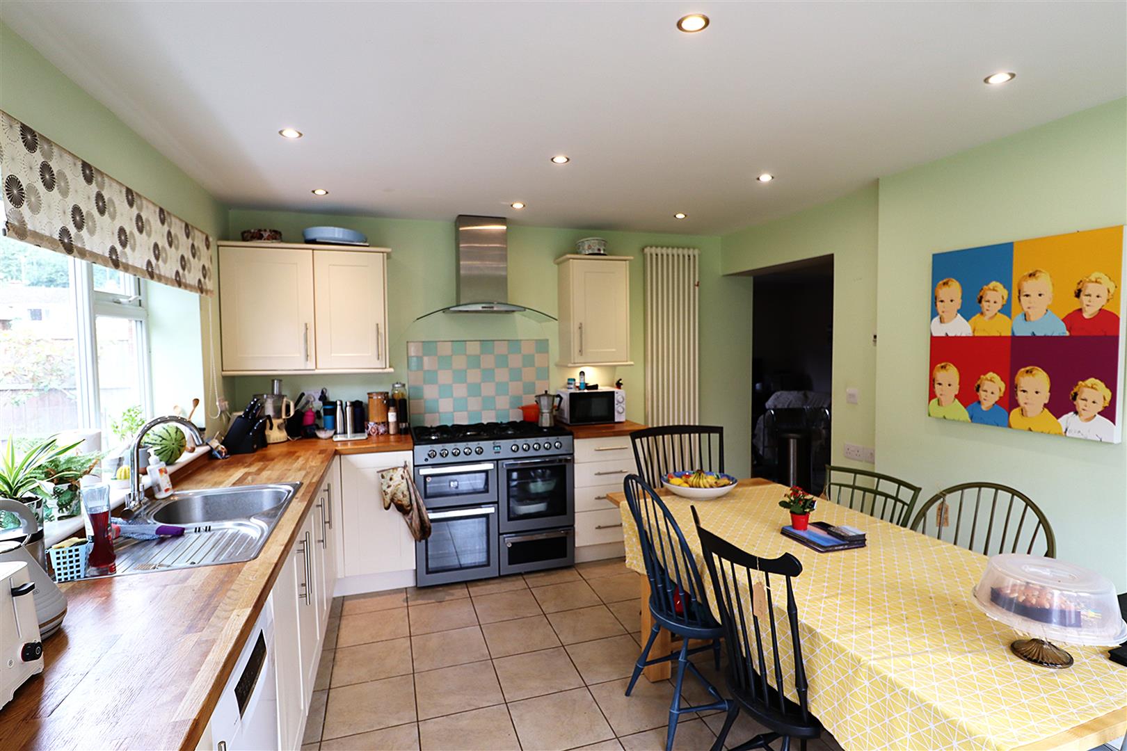 Rich Close, Warwick 6