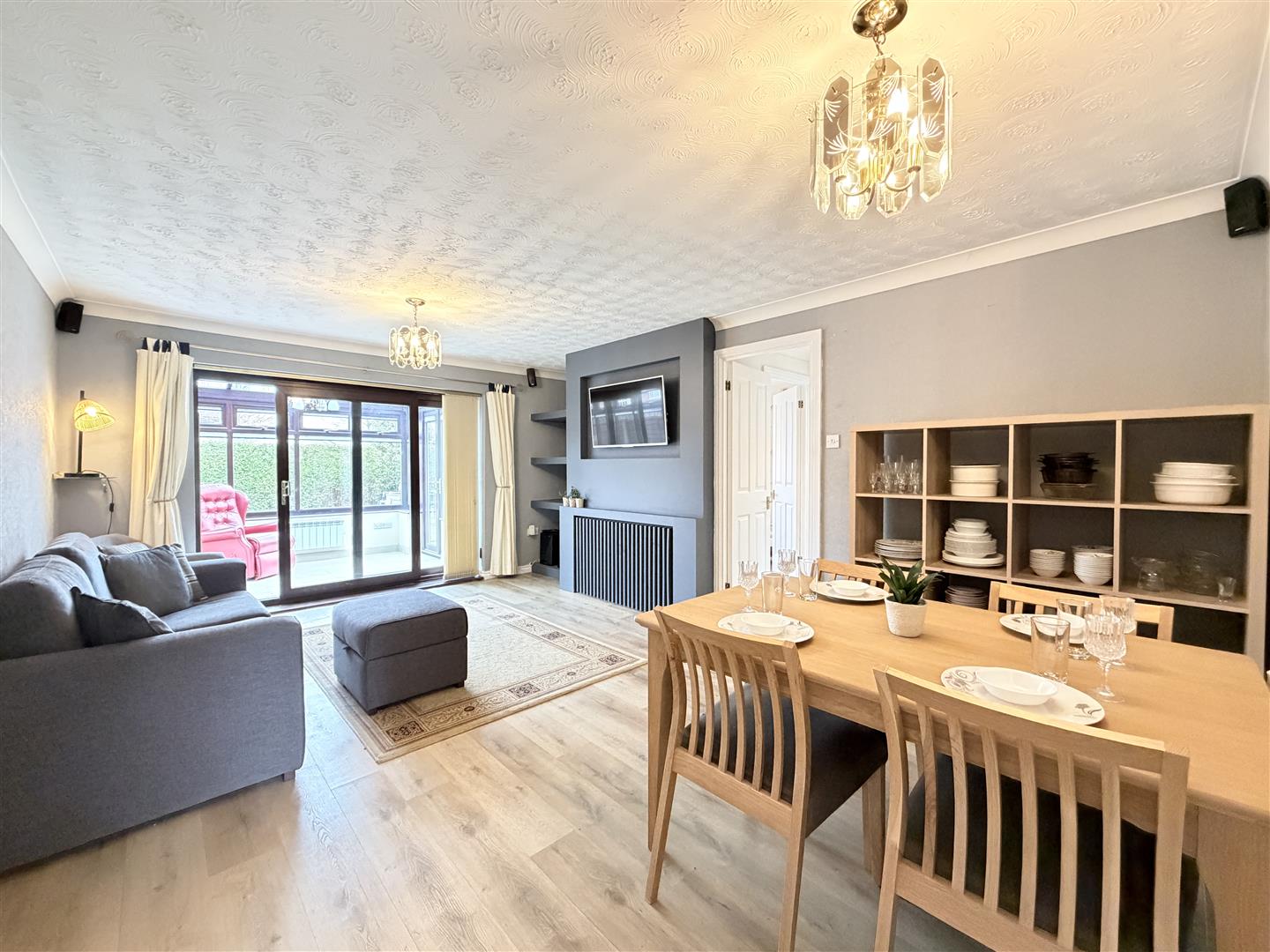 Holioake Drive, Off Myton Road, Warwick 7