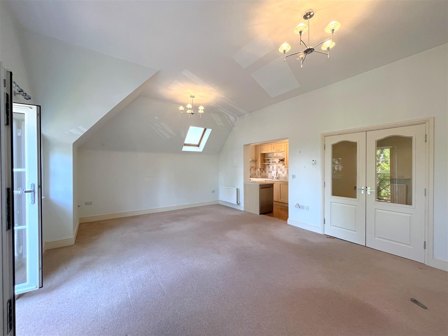 Saxon Court, Guys Cliffe Avenue, Royal Leamington Spa 8