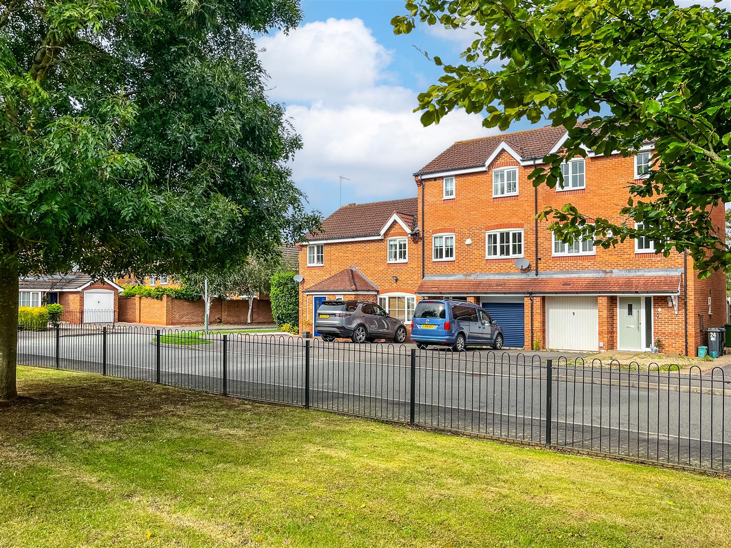 Wilmhurst Road, Warwick 1