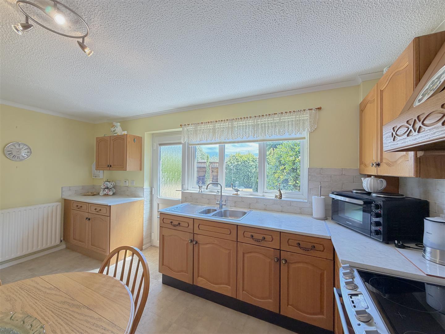 Hathaway Drive, Woodloes Park,  Warwick 6