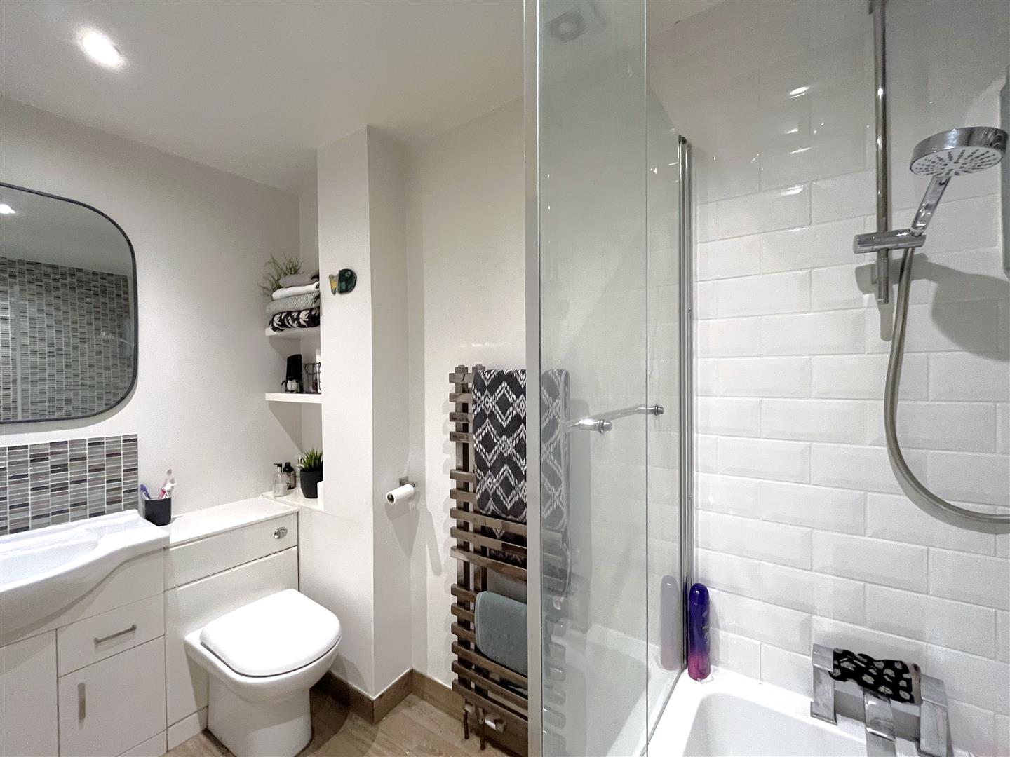 Fields Court, Off Cliffe Way, Warwick 9