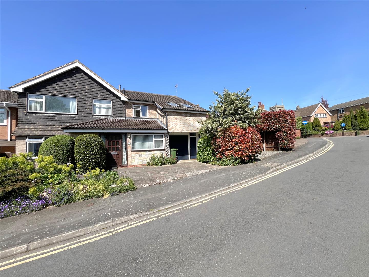 Castle Close, Central Warwick