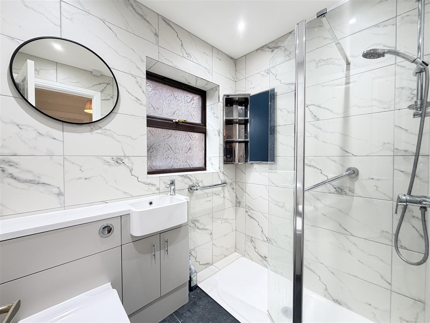 Holioake Drive, Off Myton Road, Warwick 14