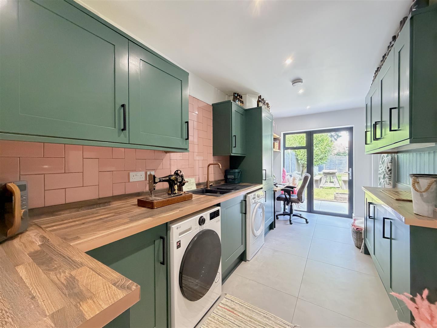 Highlands Close, Warwick 14