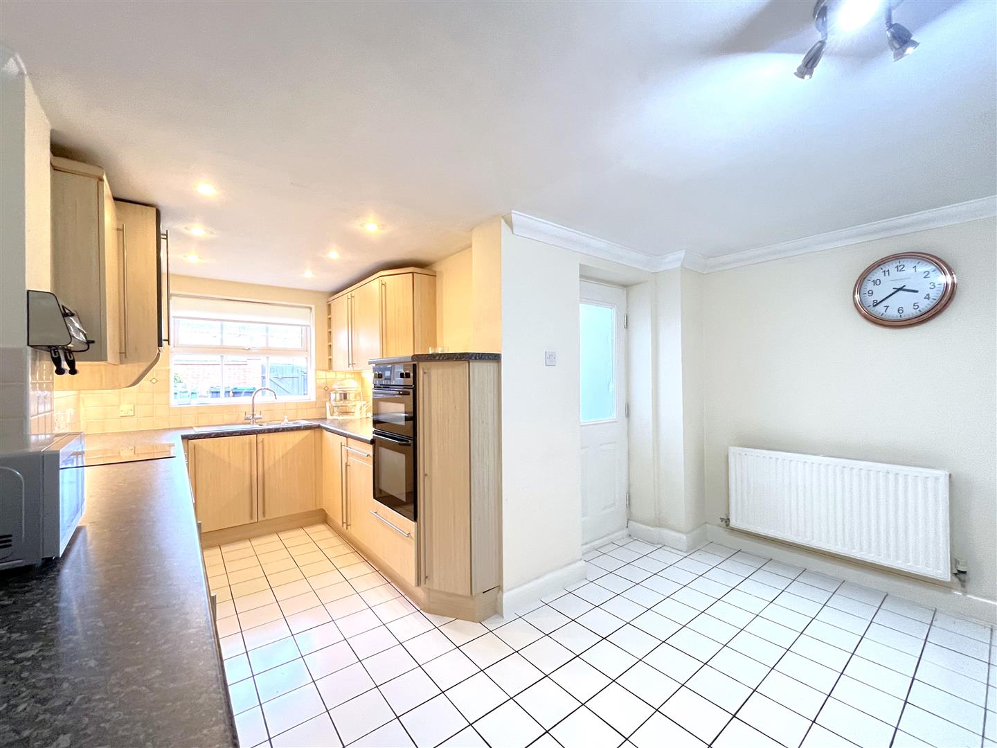 Charter Approach, Off West St, Nr Central Warwick 6