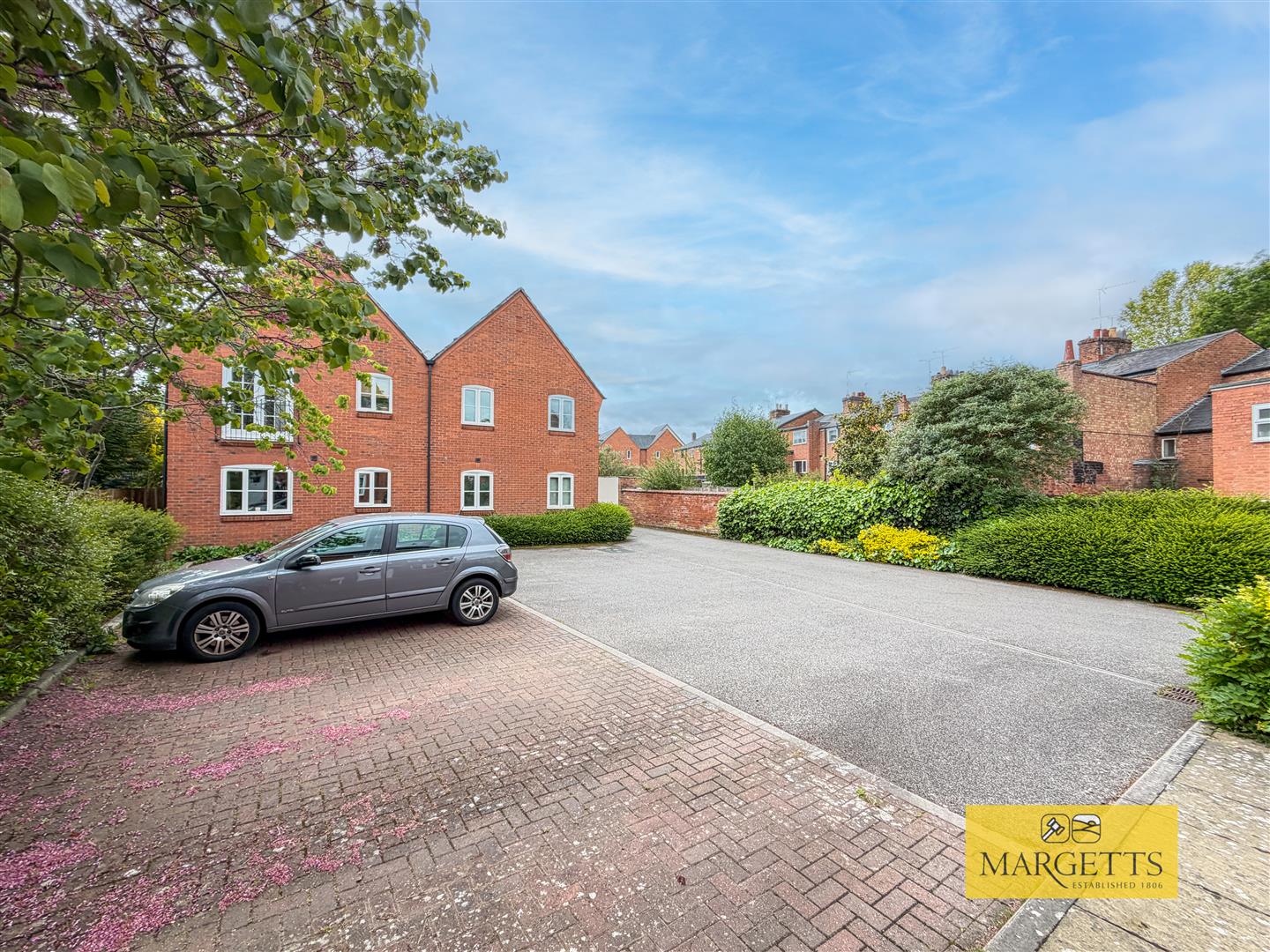 Coach House Mews, Coventry Road, WARWICK 2