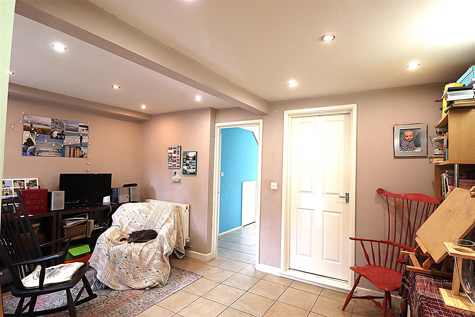 Rich Close, Warwick 8