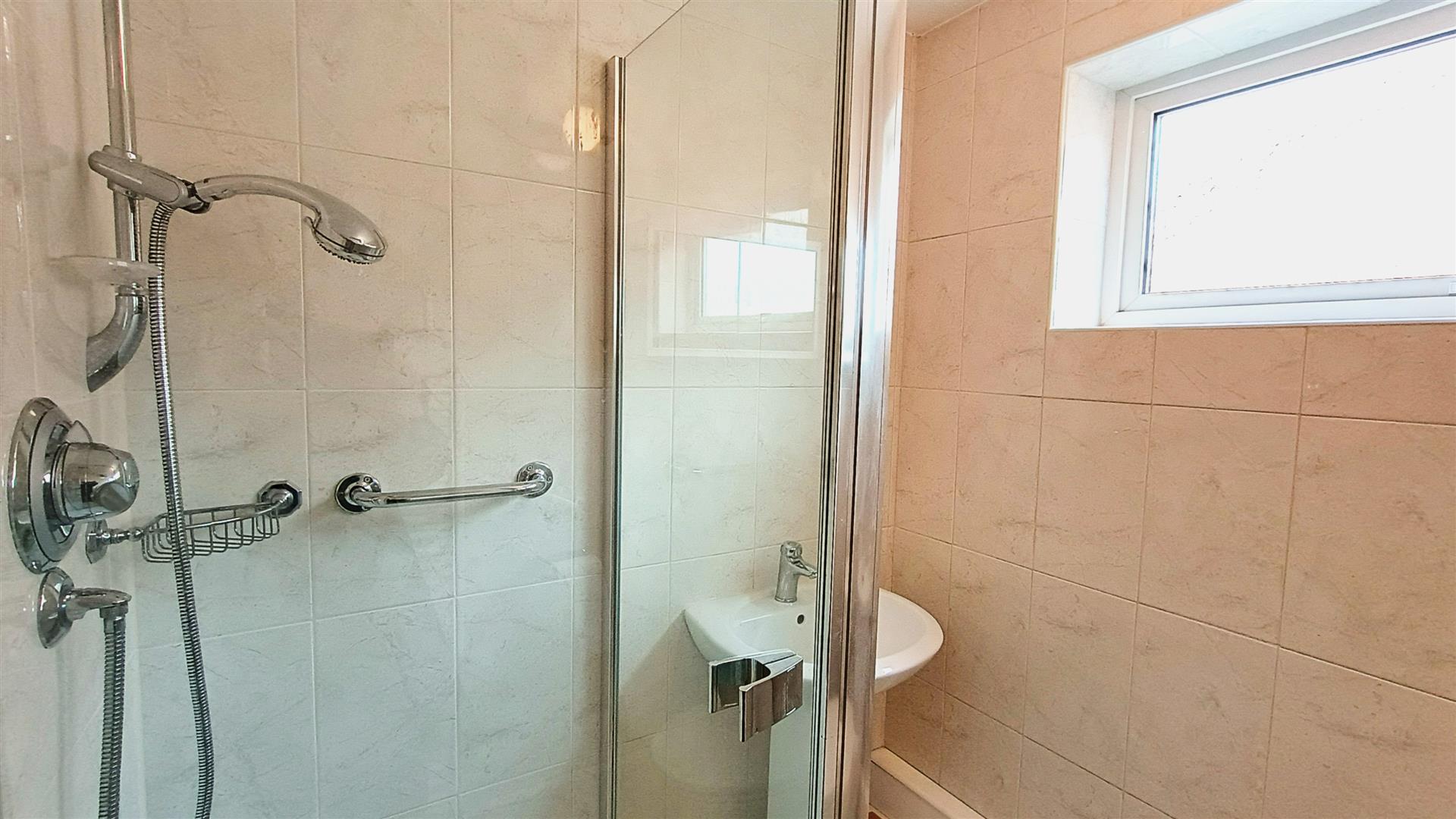 Lowes Avenue, Woodloes Park, Warwick 8