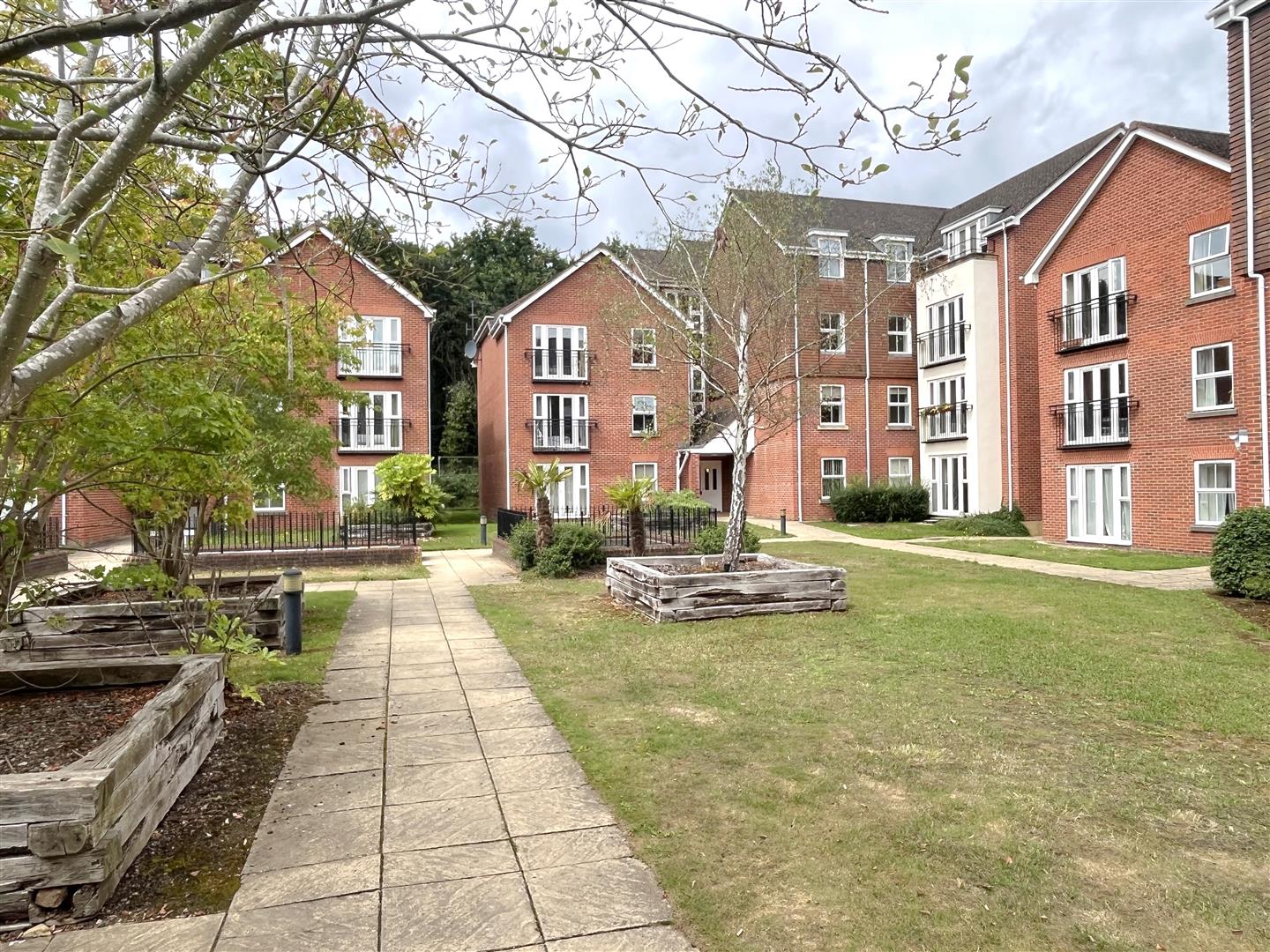 Birch Meadow Close, Warwick