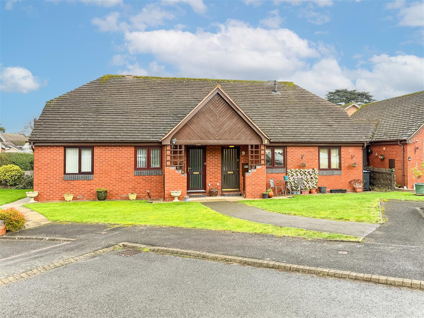 Holioake Drive, Off Myton Road, Warwick 4