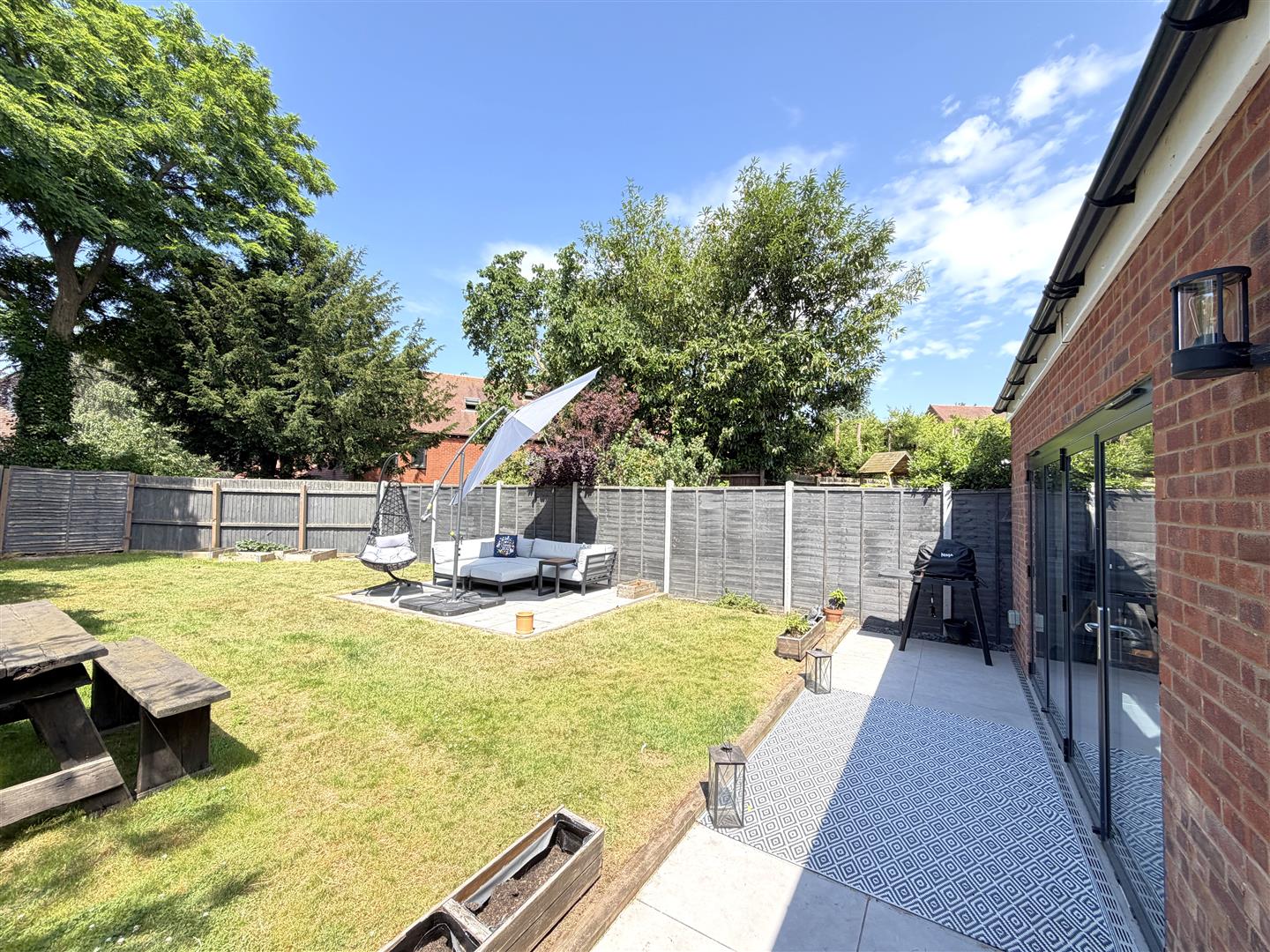 Highlands Close, Warwick 24