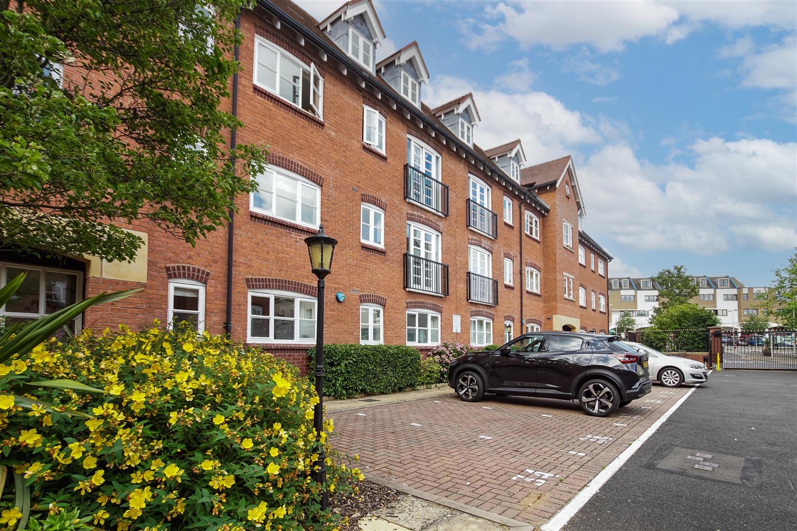 Martinique Square, Bowling Green Street, WARWICK 2