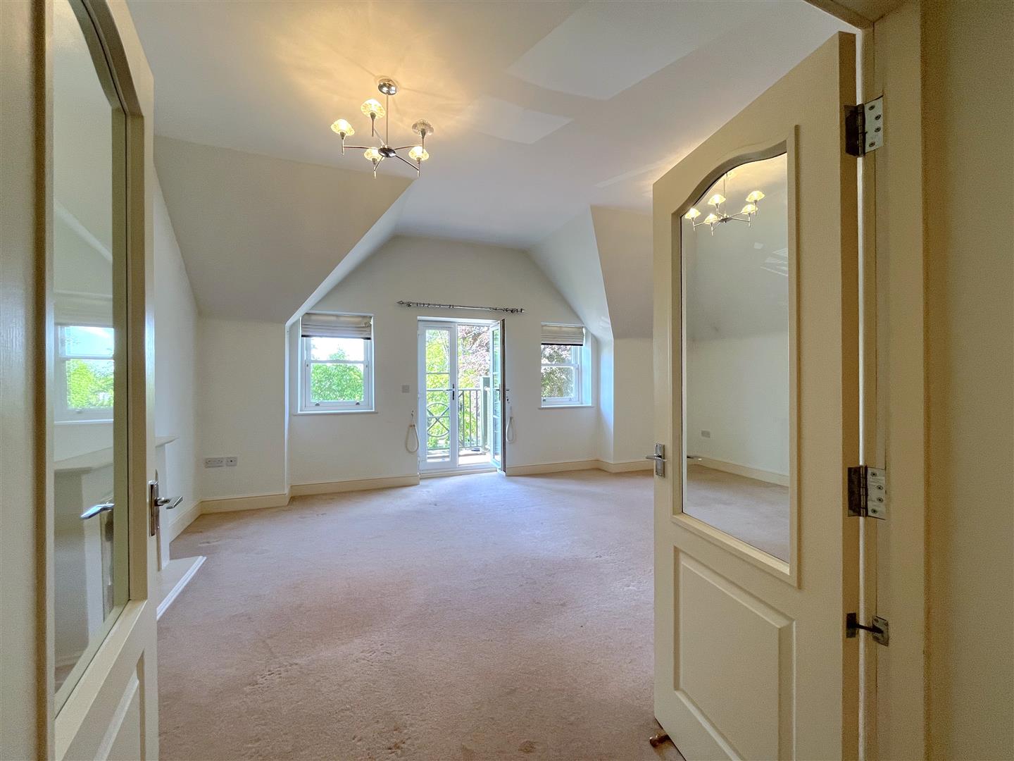 Saxon Court, Guys Cliffe Avenue, Royal Leamington Spa 7