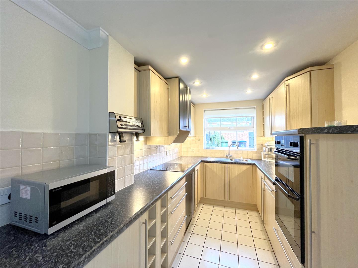 Charter Approach, Off West St, Nr Central Warwick 7