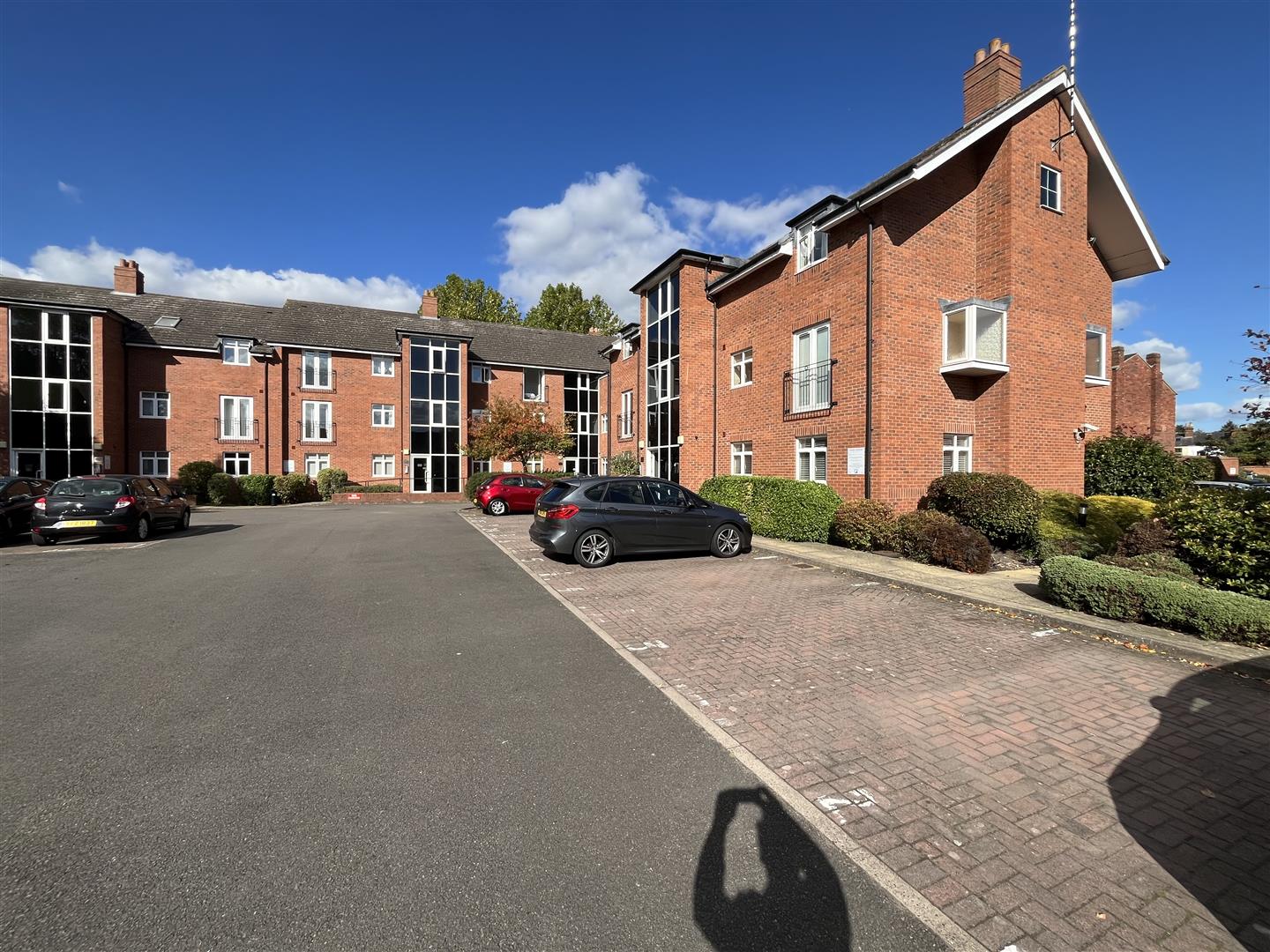 Woodville Ct, Coventry Road, (Handy for Rail Station!) Warwick