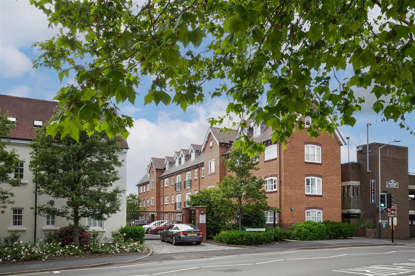 Martinique Square, Bowling Green Street, WARWICK 14