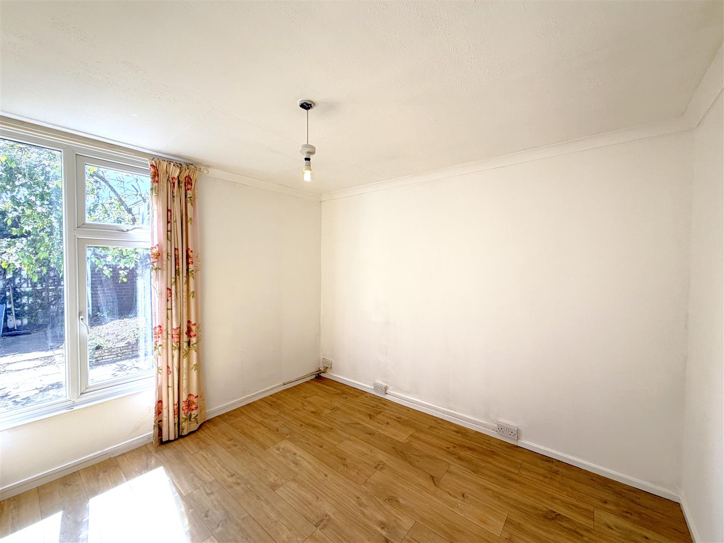 Fields Court, Off Cliffe Way, (or Coventry Rd) Warwick 13