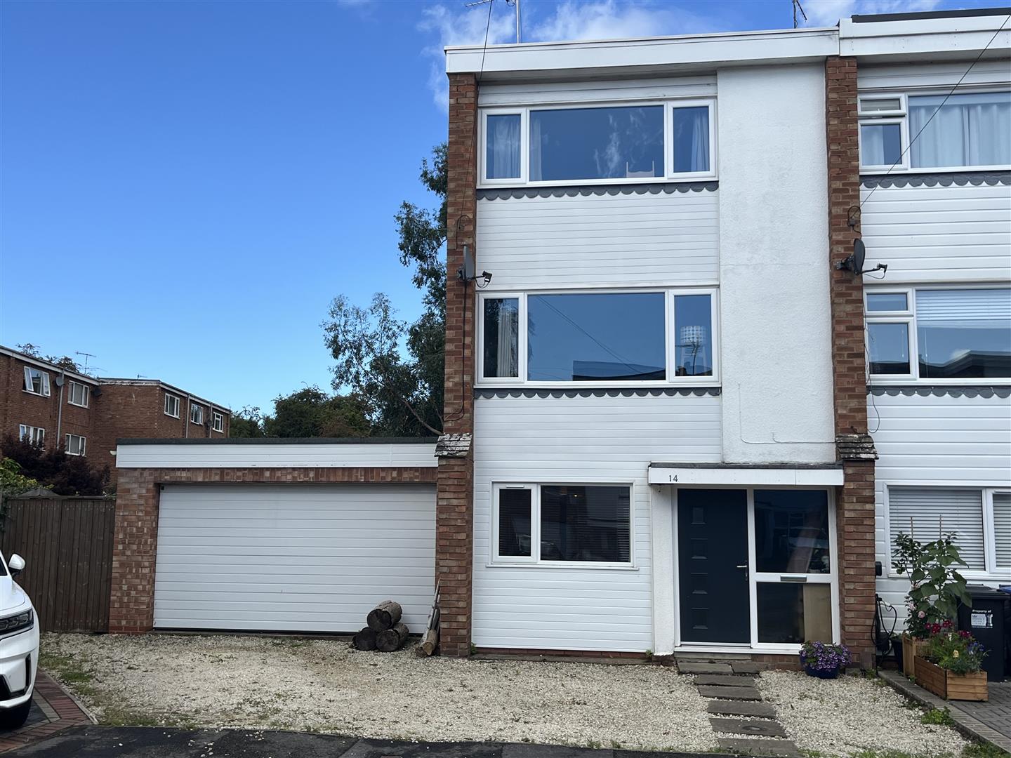 Rich Close, Warwick 1