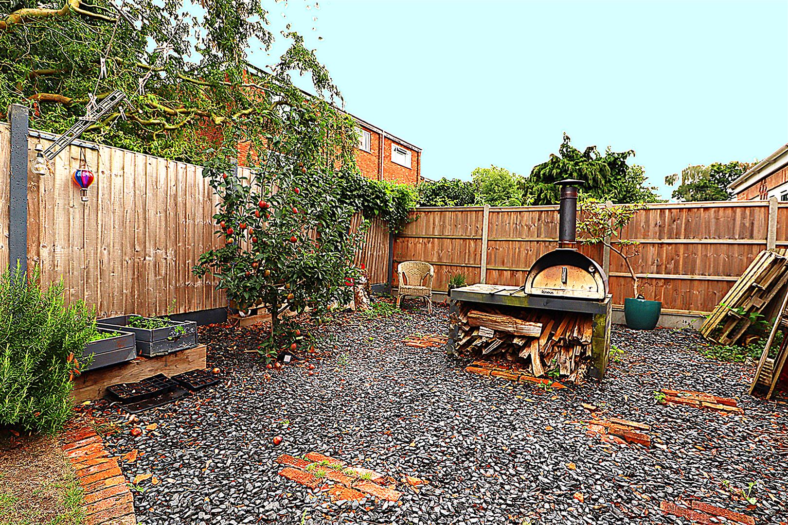 Rich Close, Warwick 4