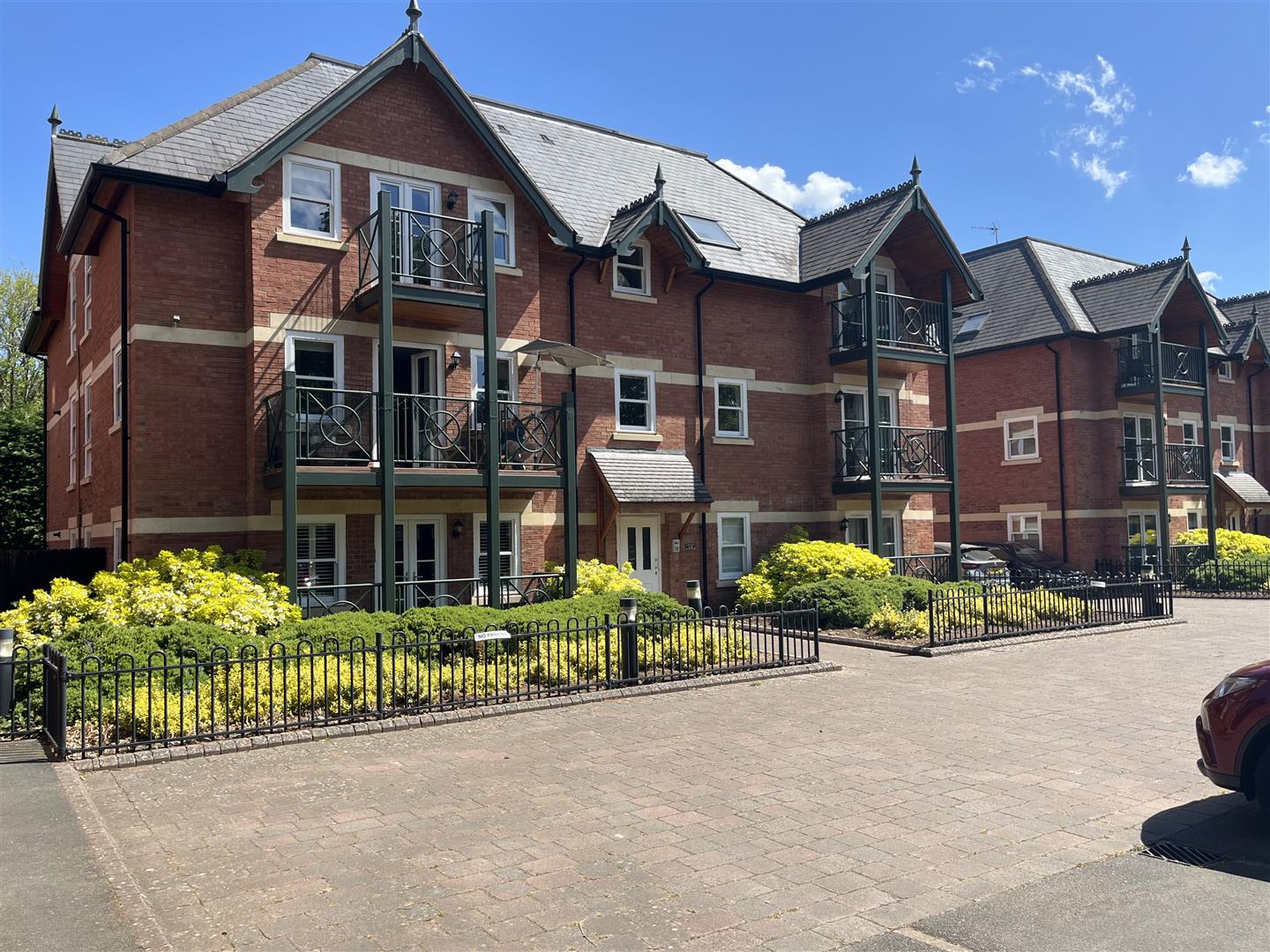 Saxon Court, Guys Cliffe Avenue, Royal Leamington Spa