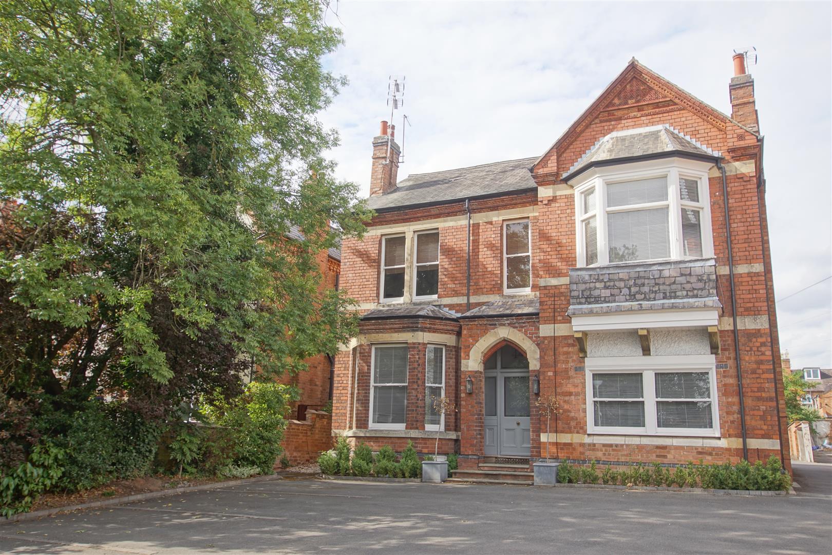 44 Warwick New Road, Leamington Spa, Warwickshire