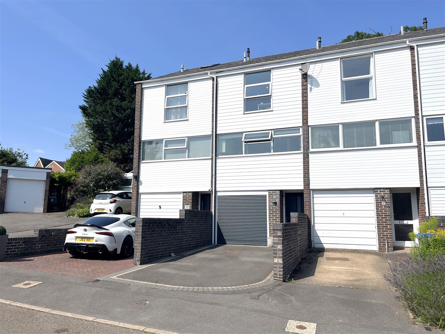 Fields Court, Off Cliffe Way, Warwick 2