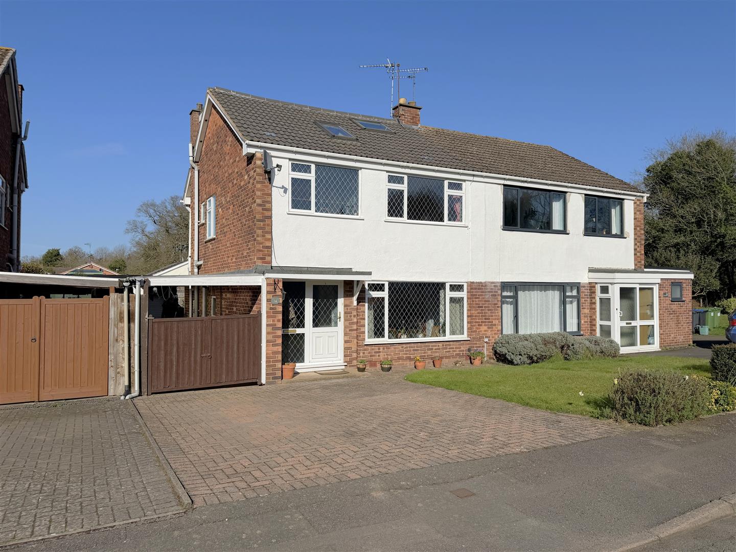 Leyfields Crescent, Warwick 1