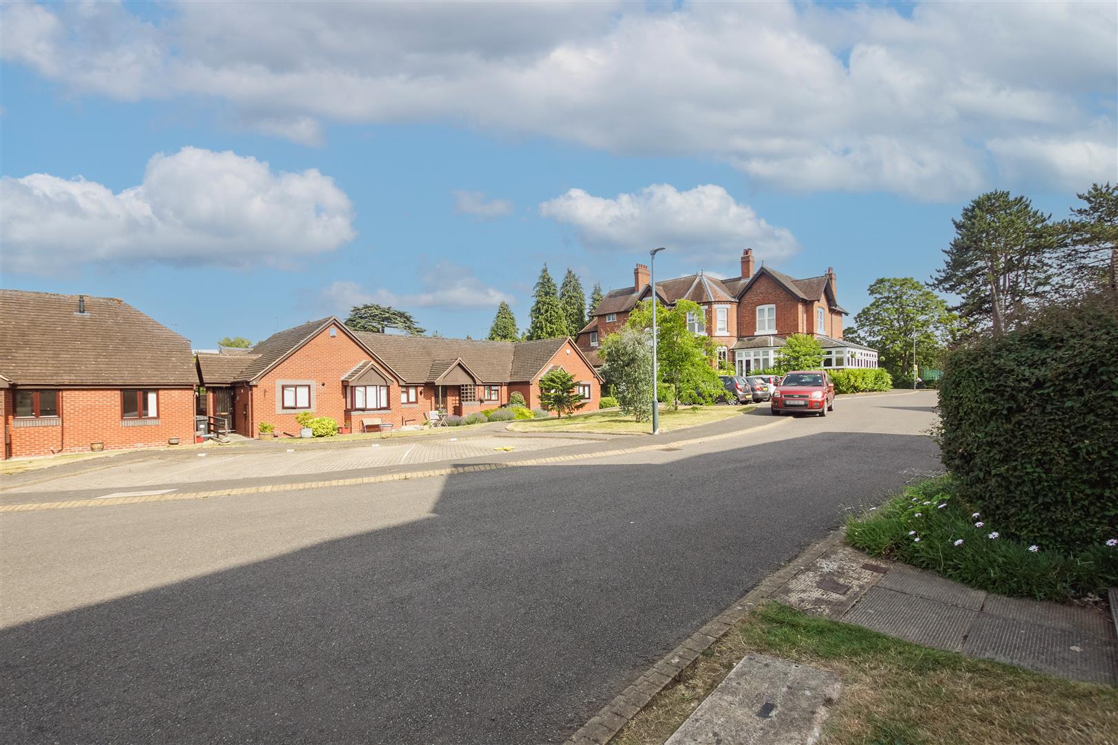 Holioake Drive, Off Myton Road, Warwick 2