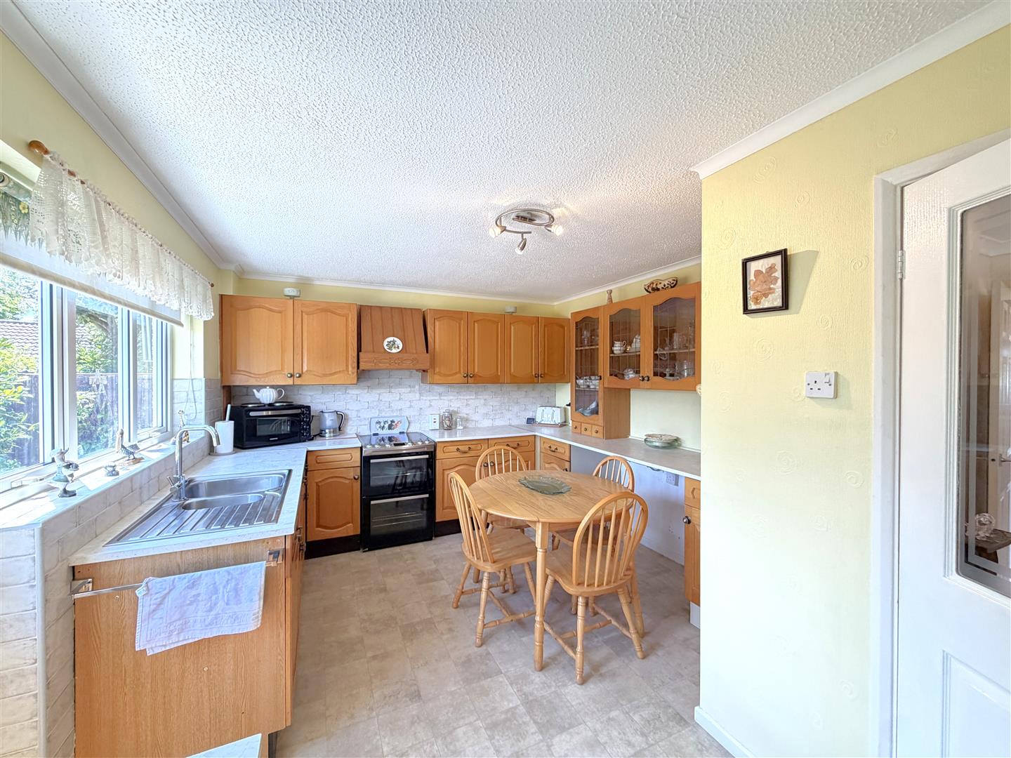 Hathaway Drive, Woodloes Park,  Warwick 5