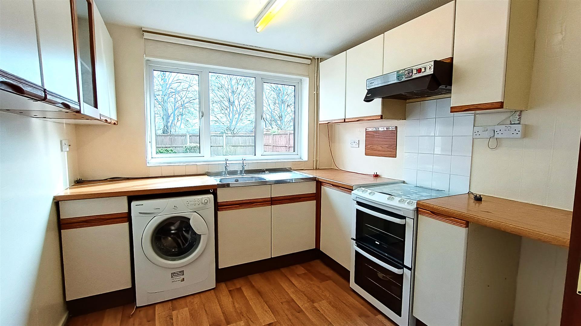 Lowes Avenue, Woodloes Park, Warwick 7