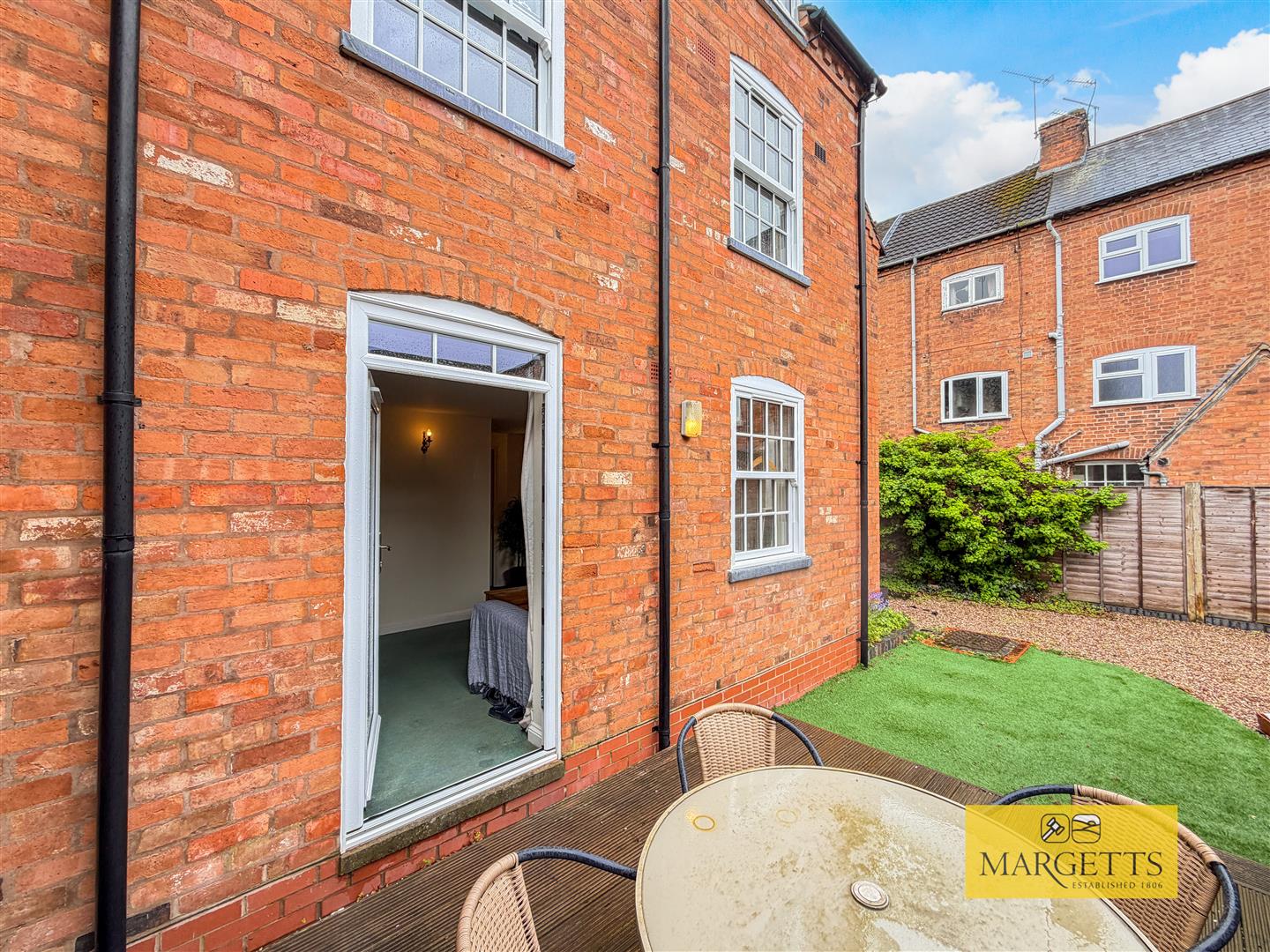 The Stables, Crompton Street, Warwick 12