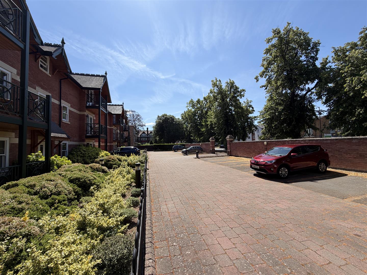 Guys Cliffe Avenue, Leamington Spa 3