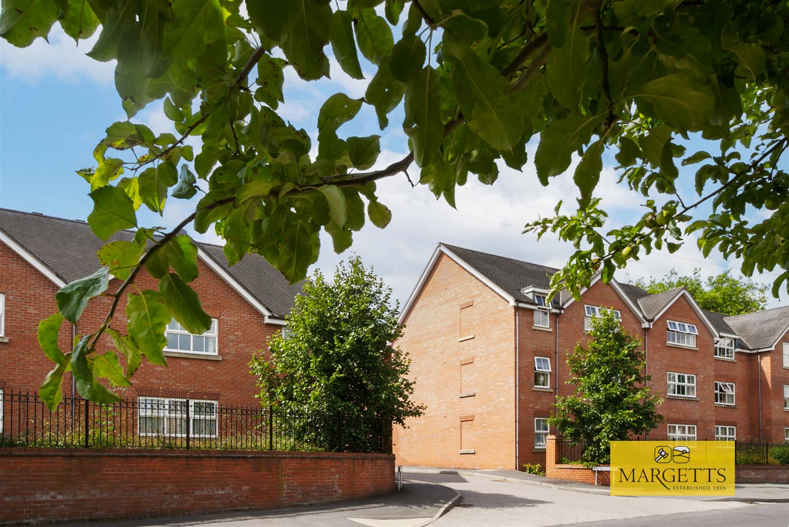 Birch Meadow Close, WARWICK 2