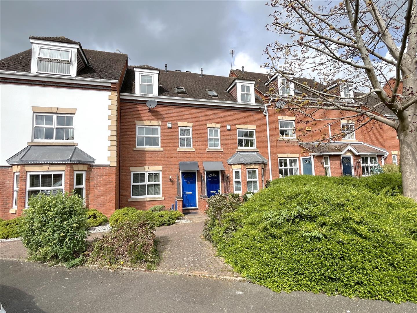 Charter Approach, Warwick