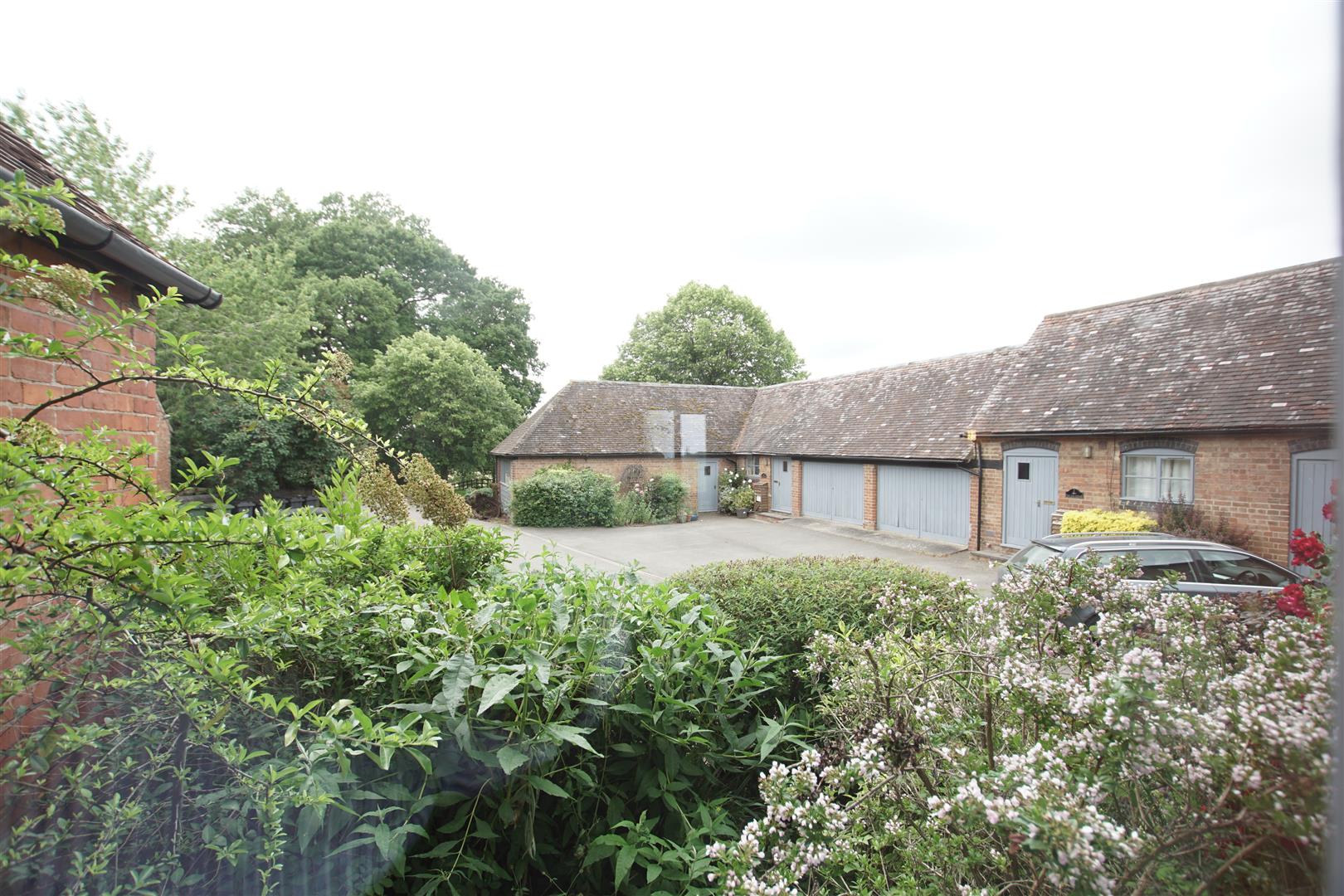 Norton Lindsey Road, Hampton-on-the-Hill, WARWICK 4